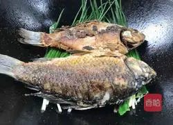Illustration of grilled crucian carp with green onions 10