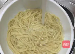 Illustration of how to make spaghetti bolognese 3