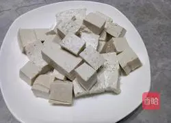 Illustration of how to make wakame tofu soup 2