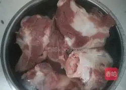 Illustration of how to stew corn and carrots with tube bones (induction cooker) 1