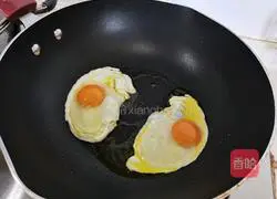 Illustration of how to make Poached Egg, Scallops and Luffa Soup 5