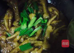 Illustration of braised chicken feet 6