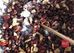 Illustration of how to make red date sticky bean buns 2