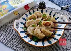 Illustration of how to make carrot, mushroom and meat dumplings 17