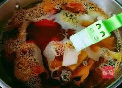 Illustration of how to make wild green mushroom beef bone soup 12