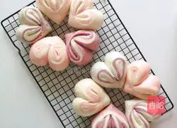 Illustration of how to make love steamed buns 17