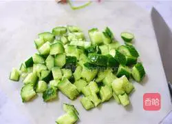 Illustration of how to make cold cucumber 3