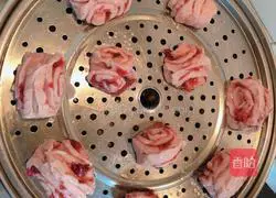 Illustration of how to make purple sweet potato rolls stuffed with roses 13