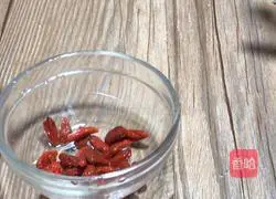 Luffa and Pork Liver Soup Recipe Illustration 5