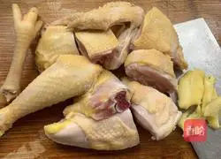 Fresh Illustration of how to make ginseng stewed chicken soup 3