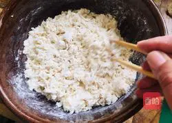 Illustration of how to make pickled cabbage and mutton noodles 3