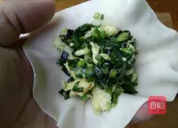 Illustration of the lazy version of leek and egg buns 5