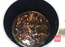 Illustration of how to make cold garlic cloves by hand 8