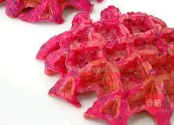 Illustration of how to make dragon fruit egg pancake 11