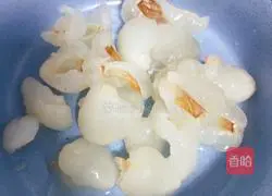 Illustration of how to make lychee milkshake 2