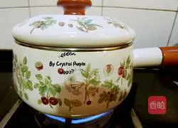 Illustration of how to make red date, white fungus and lotus seed soup 6