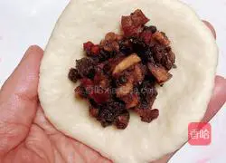 Illustration of how to make red dates and brown sugar steamed buns 13