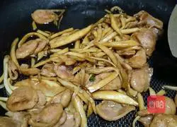 Illustration of how to make fried sausage with king oyster mushroom 4