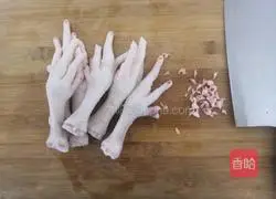 Illustration of how to make cold boneless chicken feet 1