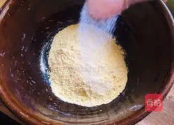 Illustration of how to make cornmeal steamed buns 1