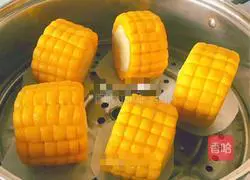 Illustration of how to make real and fake corn buns 16