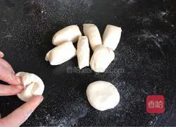 Illustration of how to make little turtle steamed buns 2