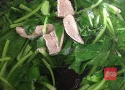 Spinach and Pork Liver Soup Recipe Illustration 6