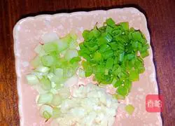 Illustration of how to make vermicelli meatball pot (tomato soup base) 3