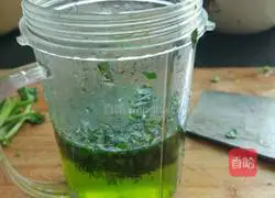 Illustration of how to make spinach and egg custard (can be used as baby food) 2