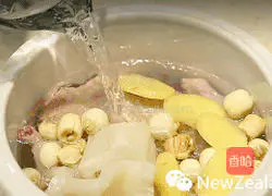  Illustration of how to make matsutake and New Zealand fish maw soup 2