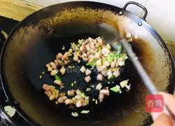 Illustration of how to make mushroom and mutton noodles 5