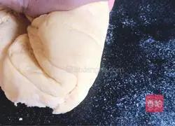 Illustration of how to make banana steamed buns 12