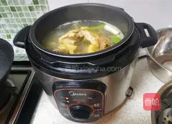 Illustration of how to make chicken soup for lazy people 5