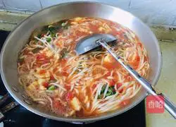 Illustration of how to make tomato sauce and egg handmade noodles 11