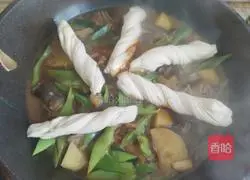 Illustration of how to make braised beans and flower rolls 13