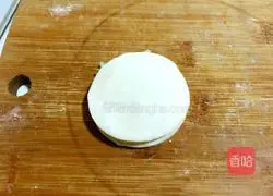 Illustration of how to make dumpling skin green onion cake 5