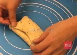 #afternoon tea#Black sesame bean paste toast recipe illustration 8