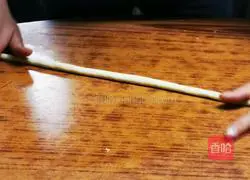 Illustration of how to make soft twist 2