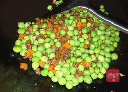 Illustration of how to make minced meat and peas 7