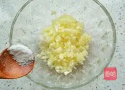 Illustration of how to make cool spiralized cucumber 4