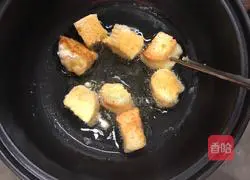 Illustration of how to make golden steamed buns 10