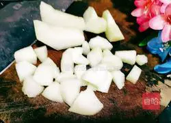 Illustration of how to stew pear and winter melon rind 5