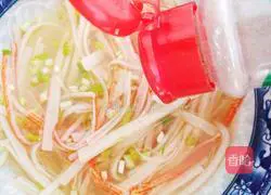 Illustration of how to make egg white crab sticks 8