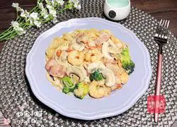 Cream Mushroom Seafood Pasta Recipe Illustration 19