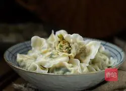 Illustration of how to make dumplings stuffed with pork and three delicacies 13