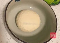 Illustration of how to make carrots, onions, mushrooms and beef xiaolongbao 11