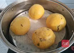 Illustration of how to make corn dough with bamboo shoot leaves and oil residue 19