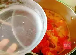 Illustration of barley, cordyceps flower, coconut juice and beef bone soup 18