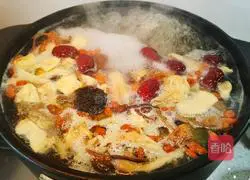 Illustration of how to make chicken soup with colorful mushrooms 10