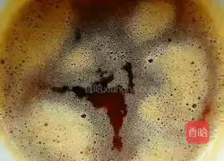 Illustration of how to stir-fry pasta with garlic shrimp oil 7